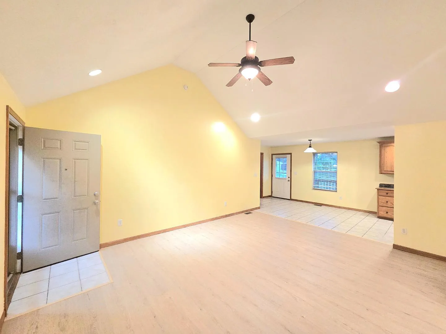 621 E Bedford St — Photo 4