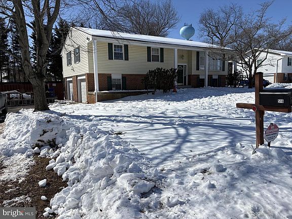 2nd image of 516 Beards Hill Rd