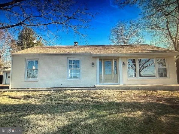 305 Green Hill Rd, Telford, PA 18969