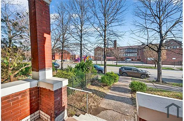 Building Photo - 2048 Russell Blvd #2F