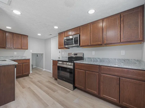 2434 Ravenel Dr, Columbus, OH 43209