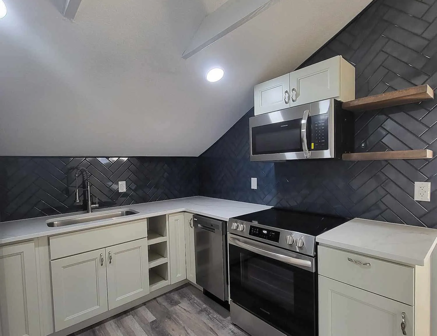 1 bed, 700 sqft, $1,600 — Photo 3
