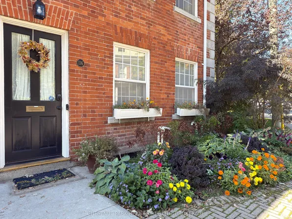 116 William St, Kingston, ON K7L 2C8