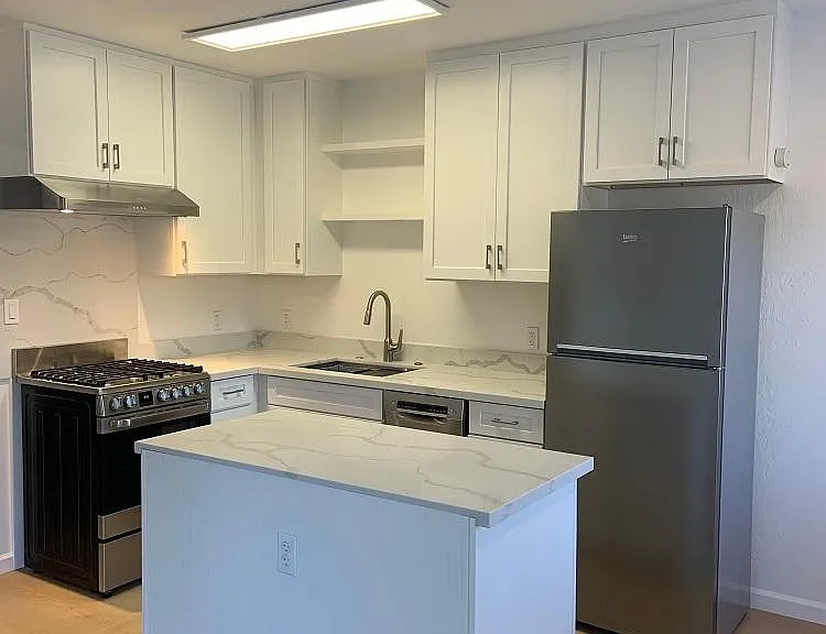 1042 Evans Ave — Photo 7