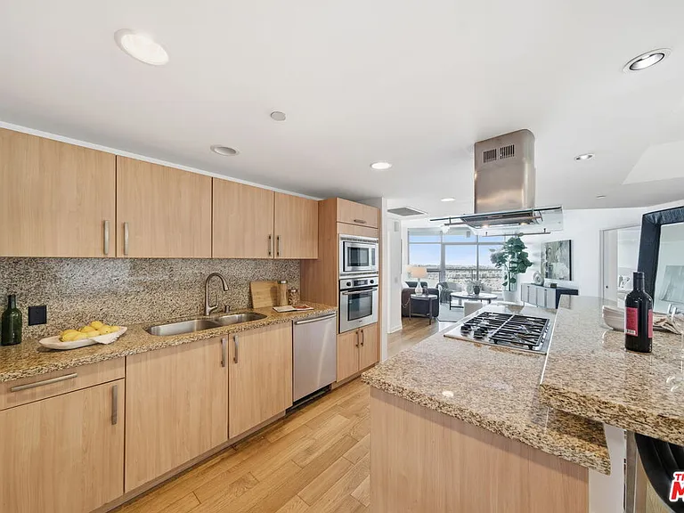13650 Marina Pointe Dr #1603 — Photo 14