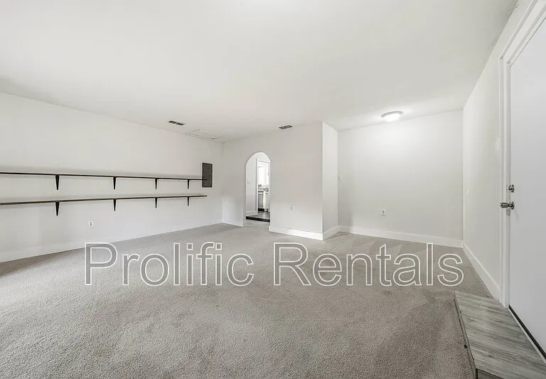 610 Creek St — Photo 23
