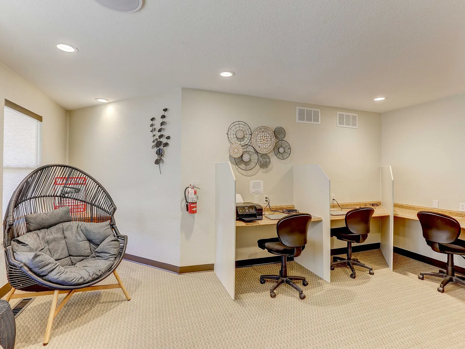 Americana Lakewood Apartments — Photo 3