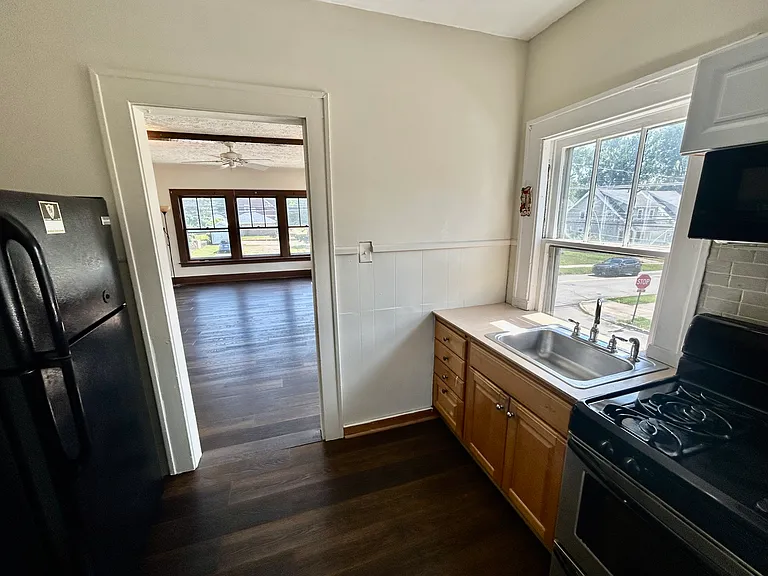 429 Raspberry St #2 — Photo 2