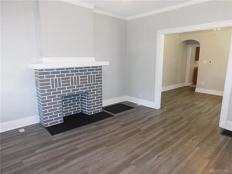 218 W Fairview Ave — Photo 3