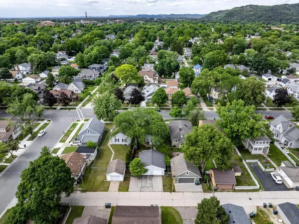 2110 Market STREET, La Crosse, WI 54601