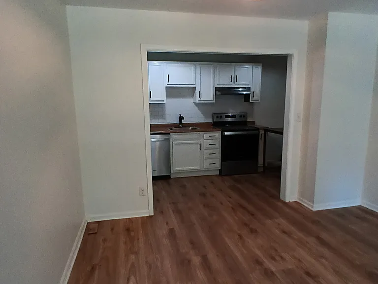 728 Zorn Ave #9 — Photo 1