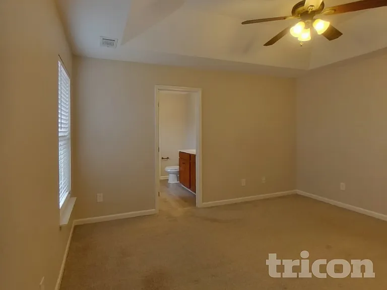 510 Norwell Ln — Photo 8