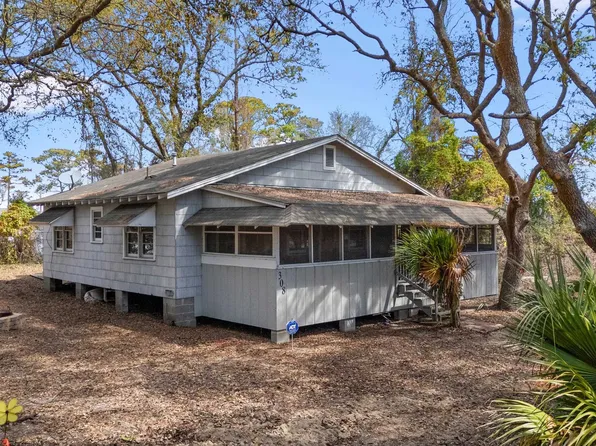 308 Sandcrest Dr., North Myrtle Beach, SC 29582