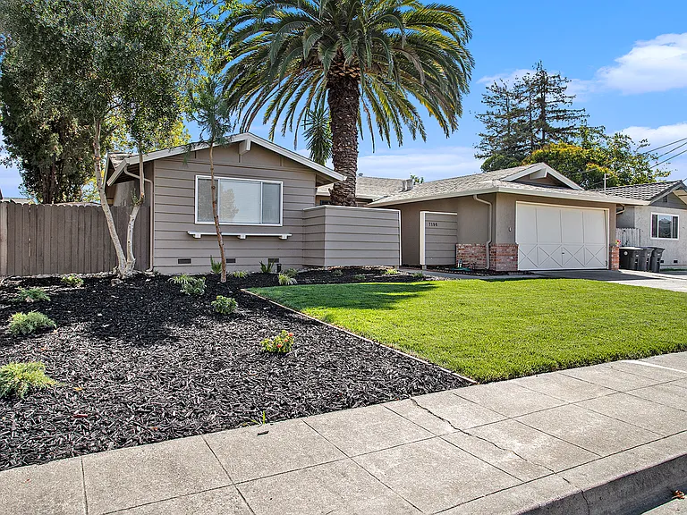 7196 Tamarack Dr — Photo 2