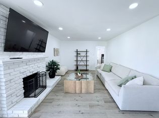 19544 Hart St, Reseda, CA 91335
