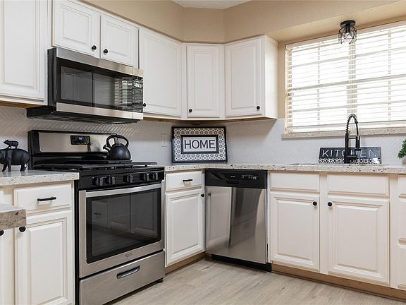 4th image of 630 W Country Grove Cir