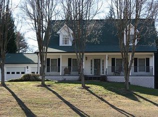 33 Winterberry Ln, Candler, NC 28715