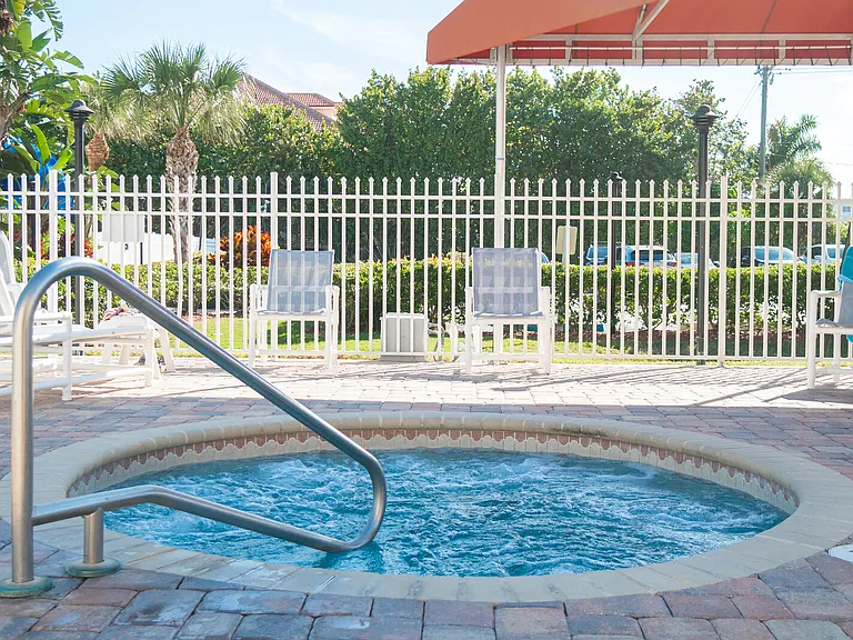 The jacuzzi is perfect to relax after a beach walk, workout and to begin or end the day.