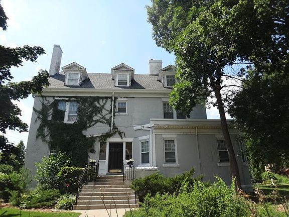 4th image of 2118 Pillsbury Ave S APT 1B