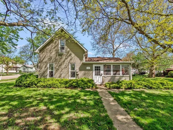 204 E 12th St, Cedar Falls, IA 50613