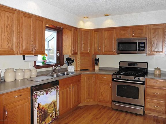 5th image of 505 Pheasant Ln