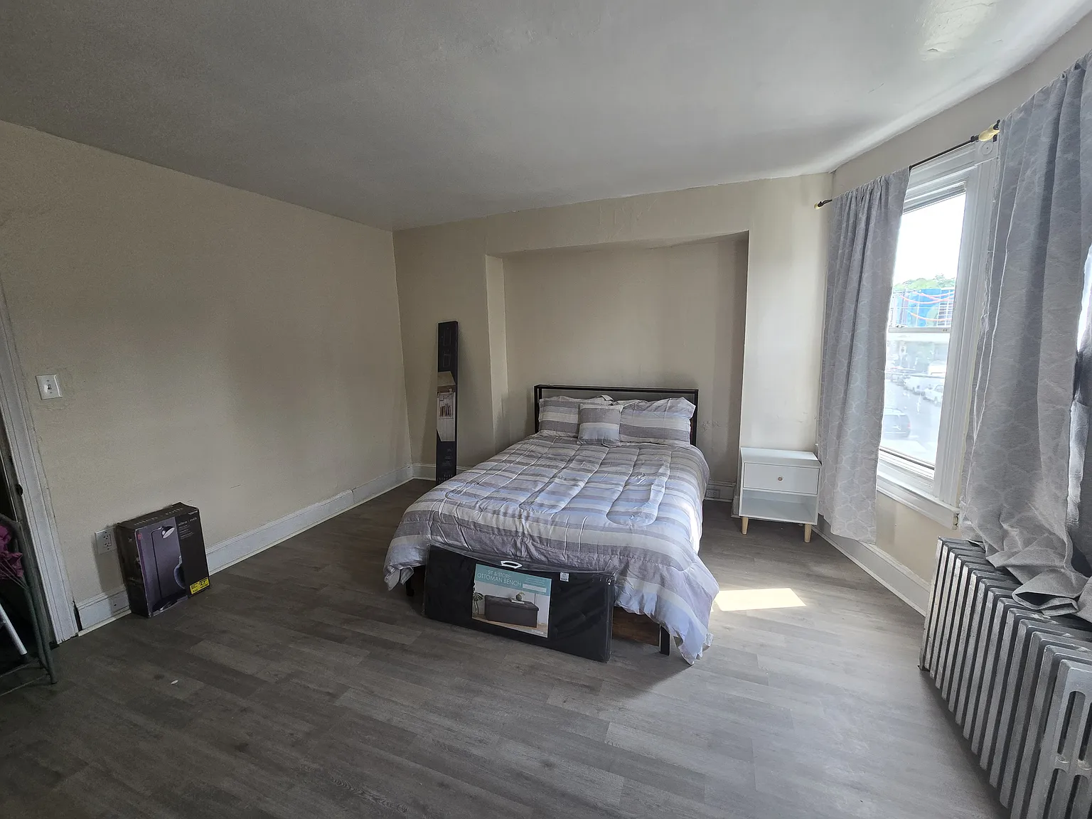 6 bed, 2412 sqft, $900 — Photo 1