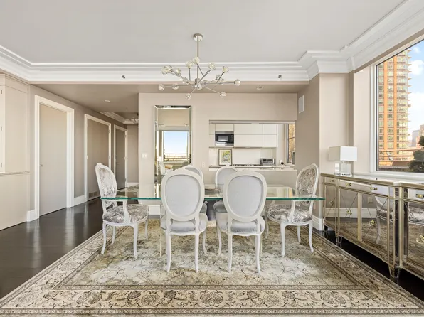 120 Riverside Boulevard image 6 of 18