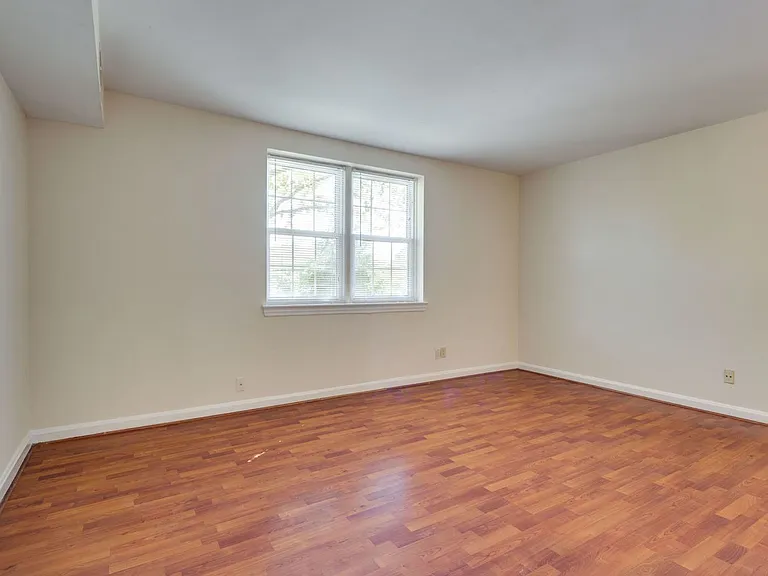 Mason Arms Apartments — Photo 7