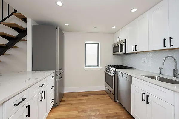 Sold by Bold New York | media 10