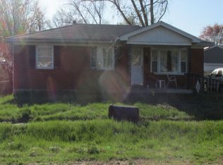 5301 Mount Blanc Rd, Louisville, KY 40216