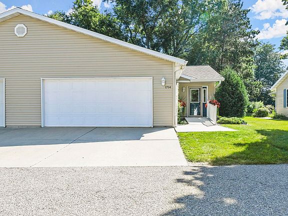 2nd image of 1714 Hillcrest Dr #1714
