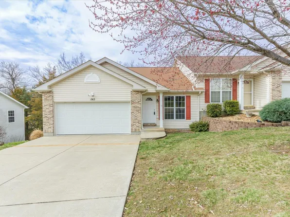 1915 Meriwether Dr, Washington, MO 63090