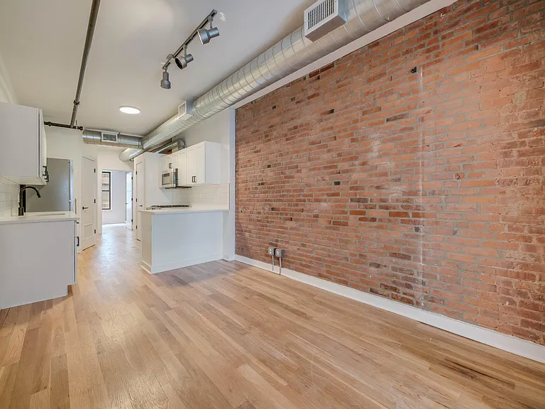 303 1st St #6 — Photo 6