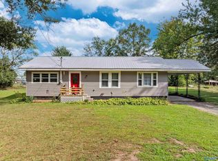 127 Graves St, Crossville, AL 35962