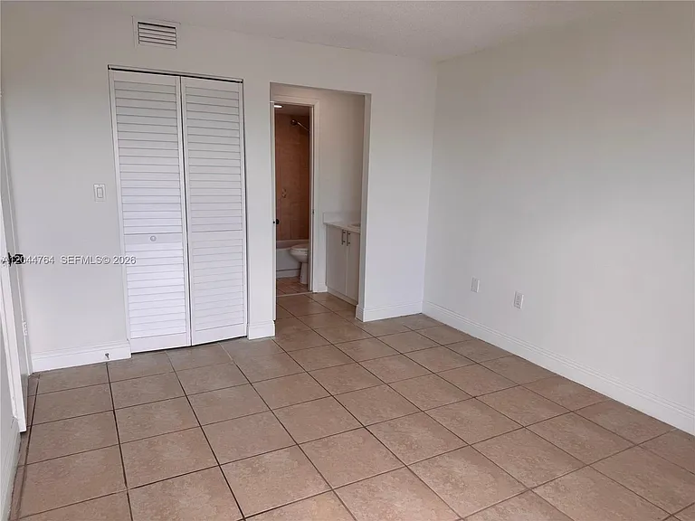 1820 W 53rd St #517 — Photo 12