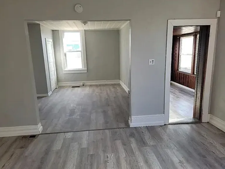 1709 & 1711 Edison Ave — Photo 3