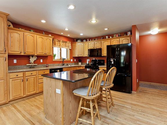 4th image of 2788 Holly Ct NW