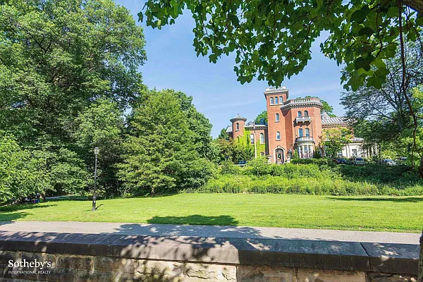 Sold by Sotheby's International Realty | media 13