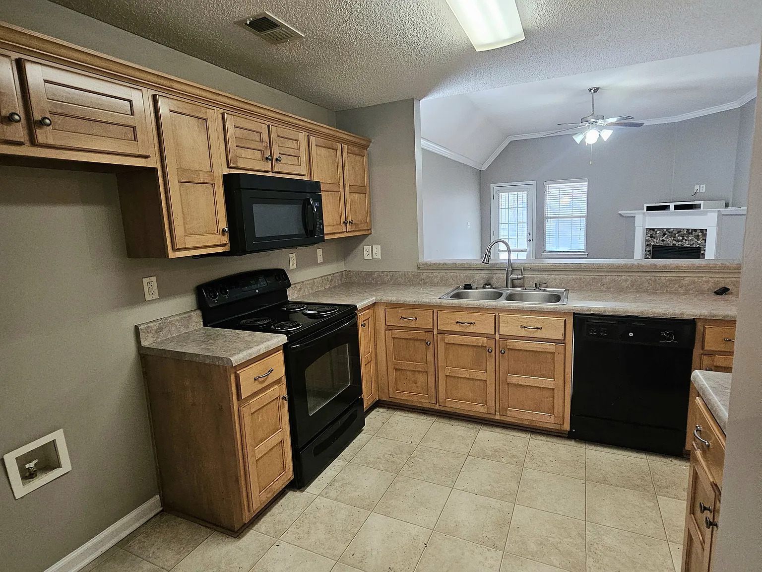 3 bed, 1585 sqft, $1,850 — Photo 4