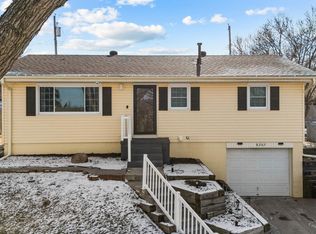 8205 Walnut Ln, Ralston, NE 68127