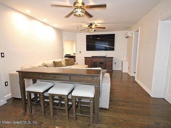 5th image of 249 Sand Ln