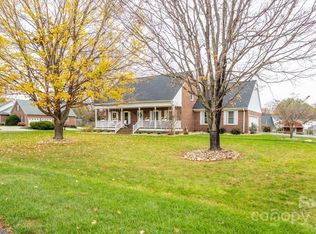 326 Thistle Ln, Statesville, NC 28625
