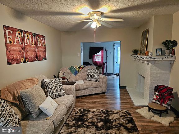 2nd image of 557 W Roosevelt Blvd