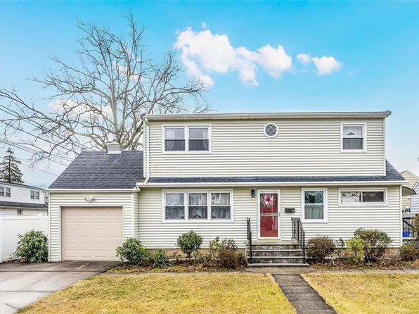 53 Relda Street, Plainview, NY 11803