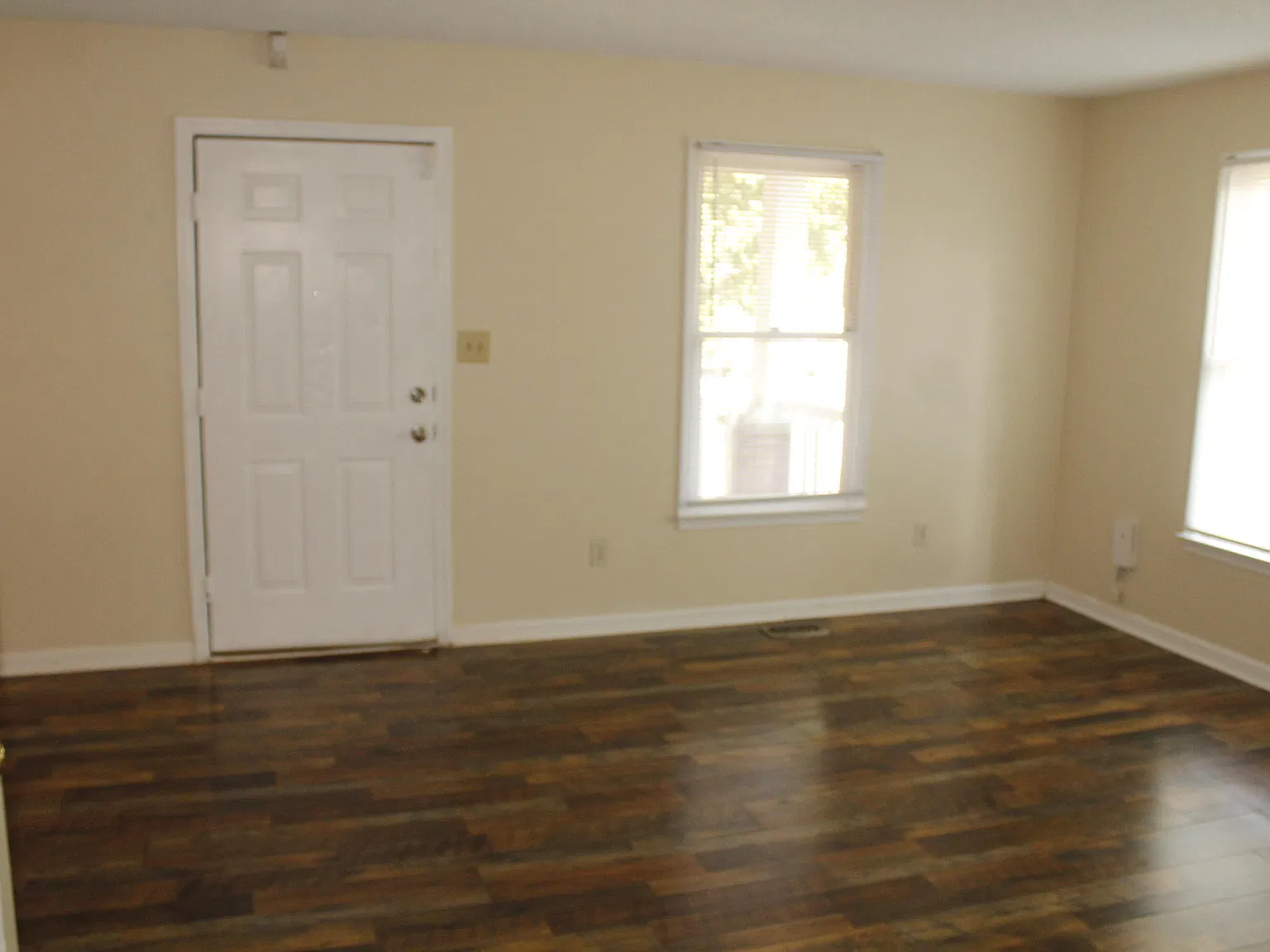 2 bed, 1.0 bath, 900 sqft, $1,700 — Photo 2