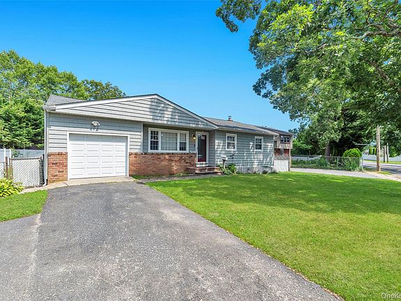 3rd image of 437 Commack Road