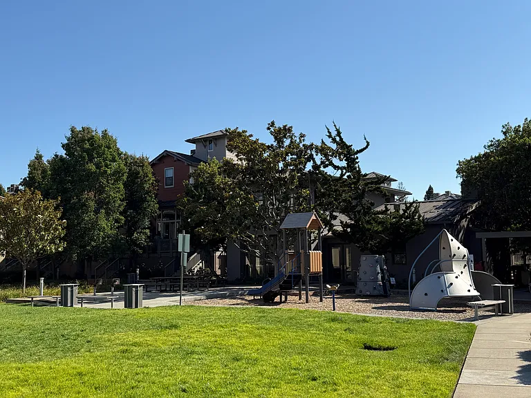 The Arbor Real community park, clubhouse, children playground, picnic tables and pool are located within a short walk.