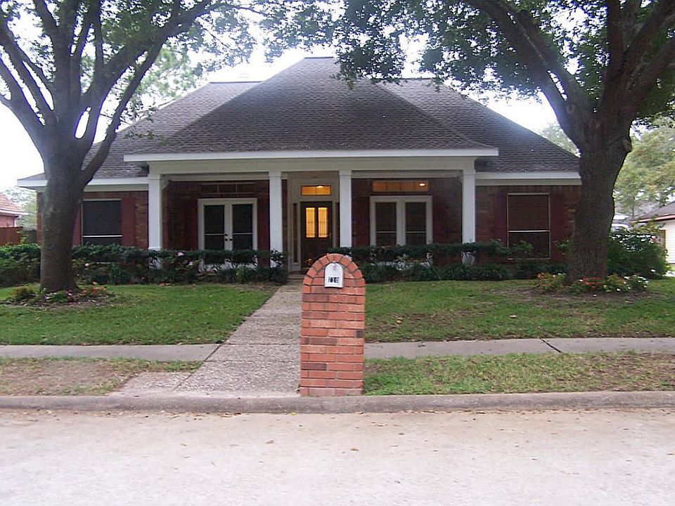 1st image of 710 Crestwood Dr