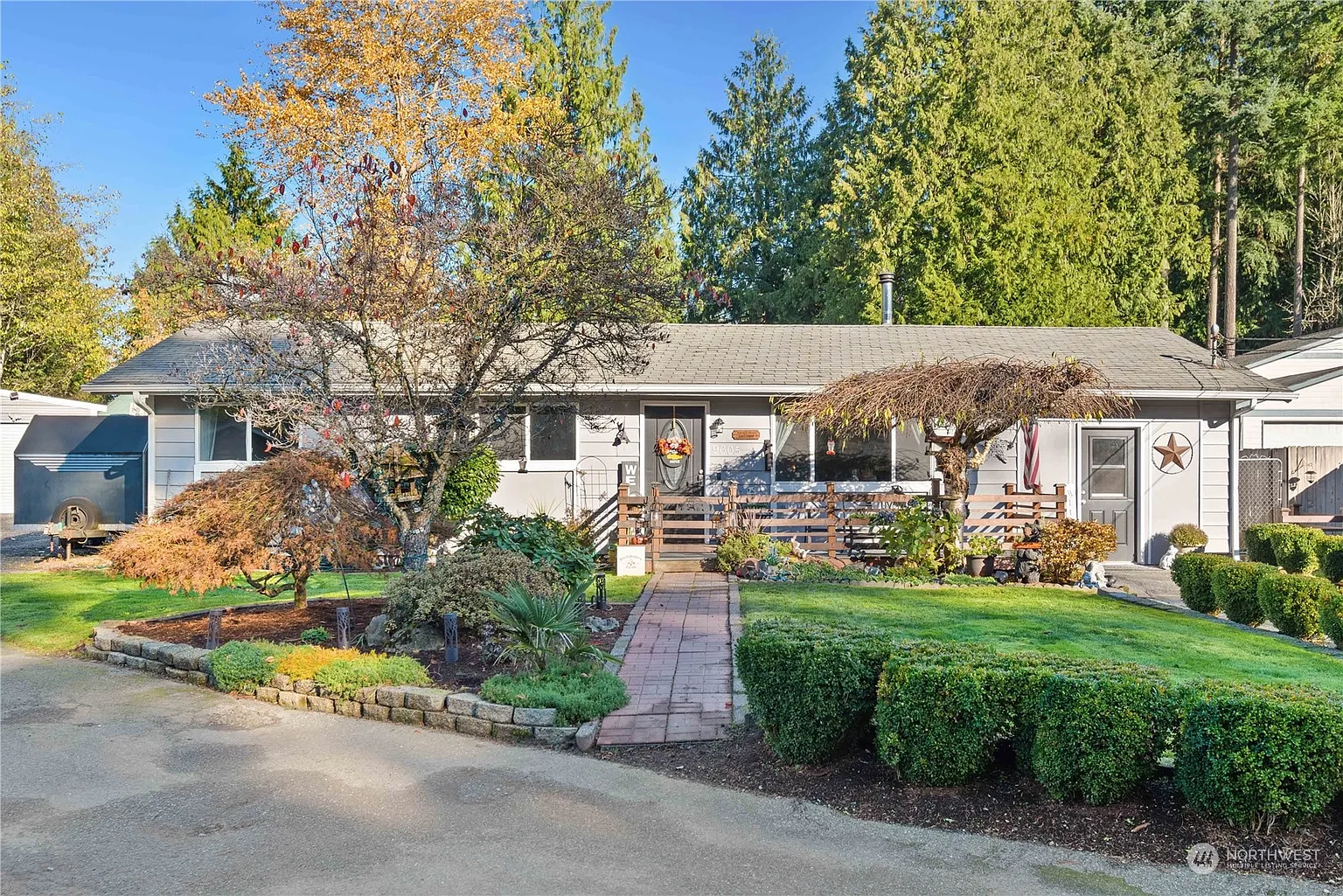 9605 Woods Place photo 1