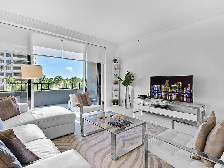 251 Crandon Blvd #322 — Photo 4